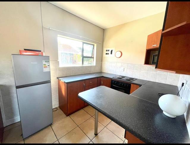 2 BEDROOM PROPERTY TO RENT IN BULT WEST